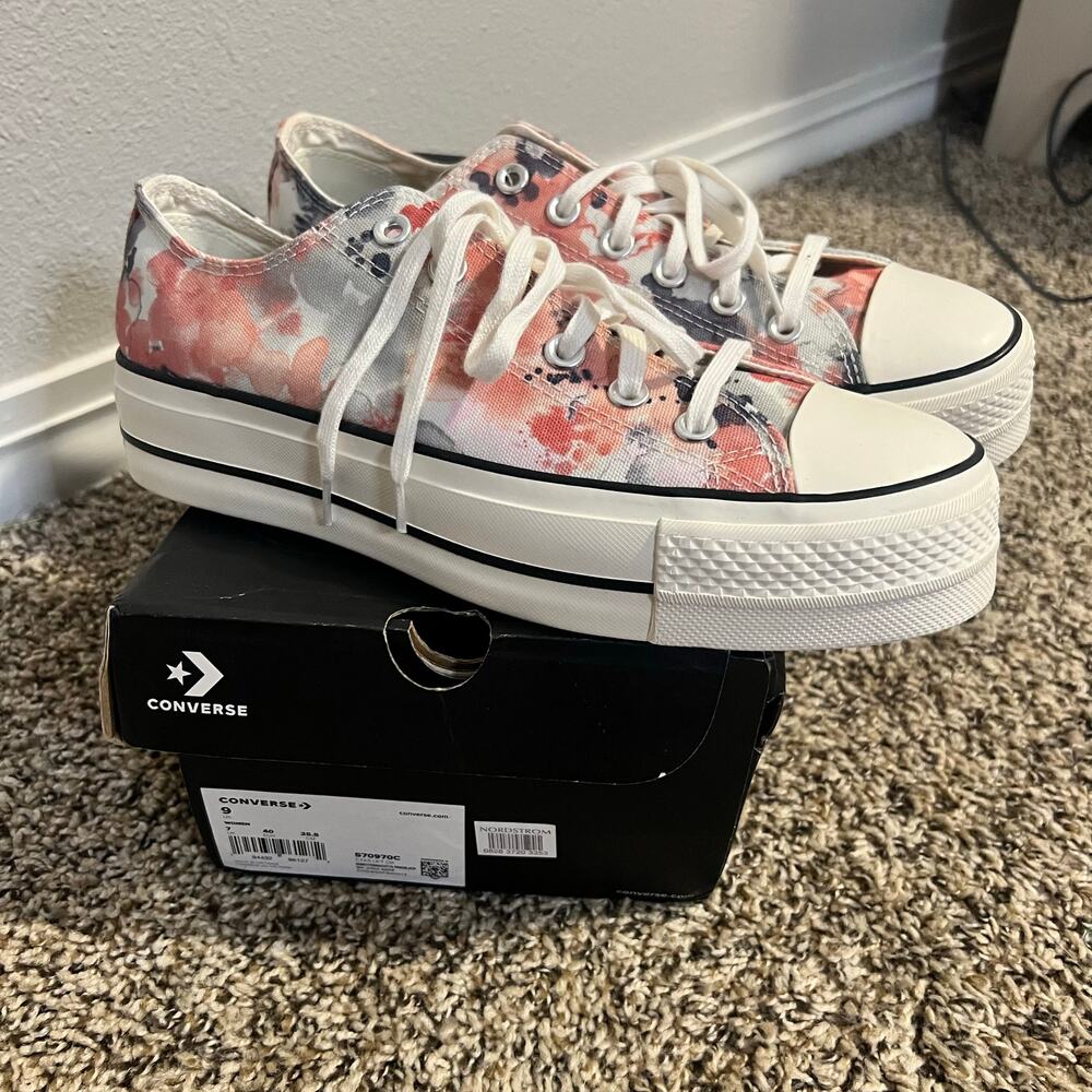 NIB Floral Platform Converse Size 9 NWT - image 1